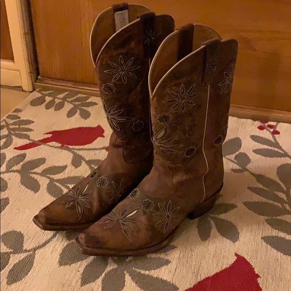 Shyanne Shoes - Shyanne size 8 cowboy boots 👢